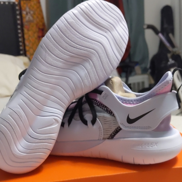 Brand New Nike Flex Contact size 8 - Picture 4 of 4